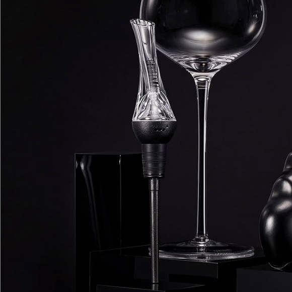 FINAL PRICE! Vintorio Wine Aerator Pourer. Still in sealed boxes. 1/$16 or 2/$30 - Picture 4 of 10